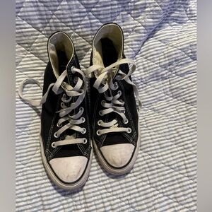 Black and white high top converse Chuck Taylor’s women’s size 8.5 unisex